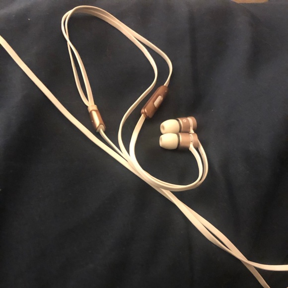 Beats by Dr. Dre urBeats In-Ear Headphones - Picture 4 of 4